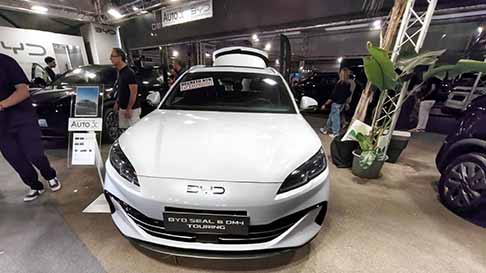 BYD - Scopri la nuova BYD Seal 6 DM-i Touring auto cinese. Non prerdere le foto della BYD Seal 6 DM-i Touring in bella mostra alla Fiera del Levante 2026 a Bari. Ecco le Foto esclusive di Automania!