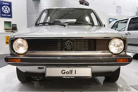 Fiera di Padova - Volkswagen Golf I generazione nel 1974 esposta alla Fiera di Padova 2014 per festegiare i 40 anni