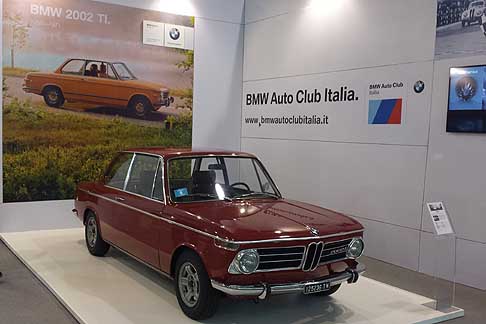 BMW - Accanto alle novit della casa bavarese, il BMW Auto Club Italia ha schierato alcuni gioielli storici come la BMW 2002 TI del 1968