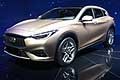 Infiniti Q30 anteriore al Salone Internazionale di Francoforte 2015