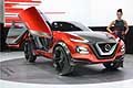 Nissan Gripz Concept hostess al Salone dellAutomobile di Francoforte 2015