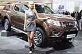 Nissan Navara NP300 e hostess allIAA di Francoforte Motor Show 2015