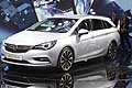 New Opel Astra anteriore al Salone dellAutomobile di Francoforte 2015