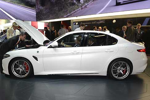 Alfa Romeo - Tra le tante Alfa Romeo presenti al Salone di Francoforte ha un ruolo da protagonista la nuova Giulia Quadrifoglio Verde