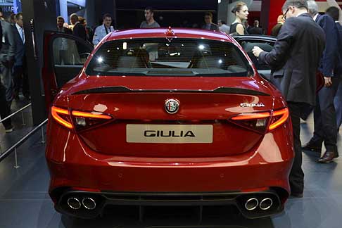 Alfa Romeo - Alfa Romeo Giulia Quadrifoglio Verde è dotato di un potente motore turbo benzina 6 cilindri 2.9 da 510 CV