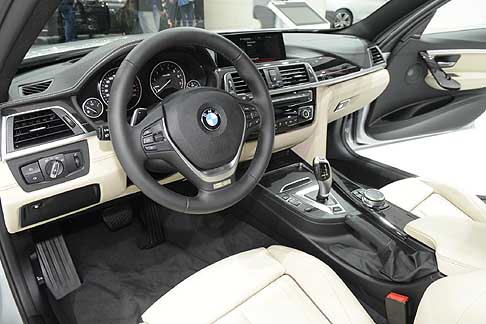 BMW - L'ambiente confortevole di BMW 330e