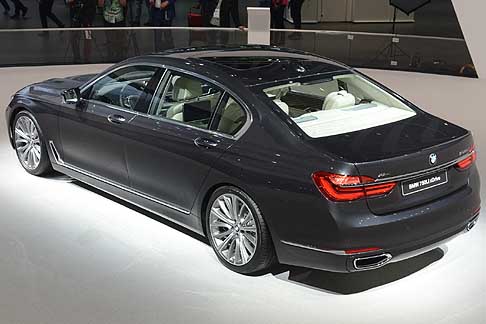 BMW - Lessenza del lusso  perfettamente rappresentata dal modello Serie 7.
