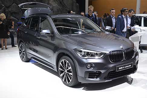 BMW - Dedicata alla mobilità urbana, invece, la nuova BMW X1, giunta alla seconda serie, offre proporzioni atletiche e design pulito.