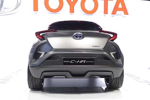 Toyota - La tecnologia ibrida in uso offre un sistema più compatto e realizzato con componenti più leggeri.