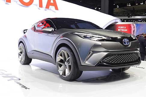 Toyota - La vettura offre un nuovo concetto di crossover compatto che propone un design evoluto gi maturo per lavvio produttivo. 