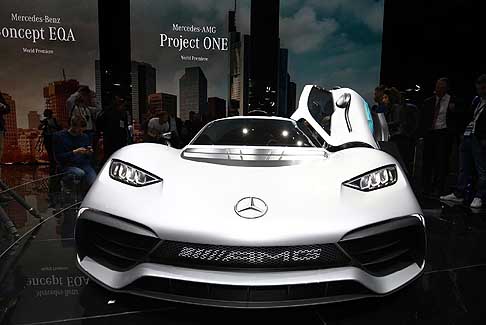 Mercedes-Benz - Mercedes-AMG Project One lauto produce oltre 1.000 CV e raggiunge velocit superiori ai 350 km/h