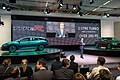Durante la conferenza stampa, Manabu Nishimae, presidente di Honda Motor Europe ha svelato i primi dettagli della nuova Civic Type R, alimentata da un motore turbo a iniezione diretta 2 litri a benzina da 280 CV.