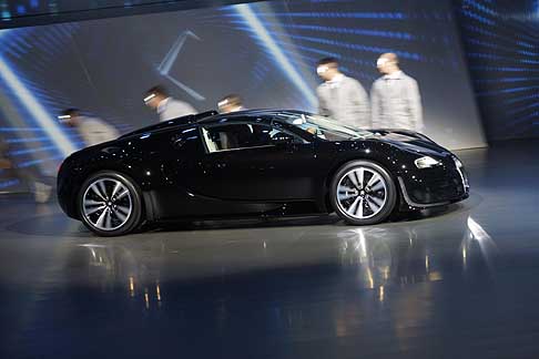Bugatti - La meccanica resta invariata rispetto alle altre Bugatti Veyron 16.4 Grand Sport Vitesse, che impiegano il noto W16 di 8 litri.
