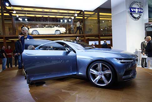 Volvo - Tra le premiere di primo piano del 65esimo Salone di Francoforte, spicca lelegante Volvo Concept Coup, la prima di tre concept car che rivelano le possibilit stilistiche offerte dalla nuova Architettura di Prodotto Scalabile introdotta da Volvo. 