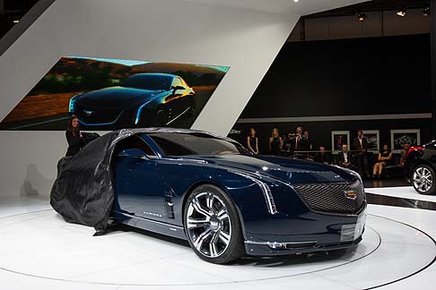 Cadillac - Vetture come la Cadillac ATS, la coup elettrica ELR, la CTS e il concept coup Elmiraj si propongono con il loro appeal quale biglietto da visita per rafforzare la presenza del marchio sul difficile mercato europeo. 