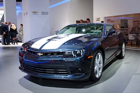 Chevrolet - La nuova generazione della nota muscle car dOltreoceano rappresenta il restyling pi importante dallintroduzione della concept della quinta generazione di Camaro nel 2006.