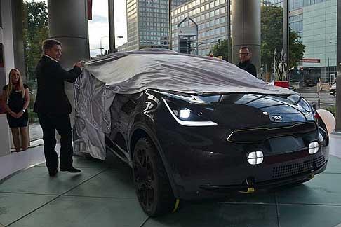 Kia Motors - Kia Niro Concept dalla personalit forte e incisiva con linee accattivanti e allo stesso tempo aggressive