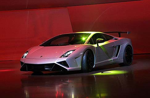 Lamborghini - La Gallardo Squadra Corse  un alto concentrato di tecnologia, creata per offrire un'esperienza di guida senza compromessi.
