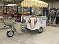 Piaggio Lambretta con carretto gelatiera a tre ruote con telo al Fuoriserie di Roma