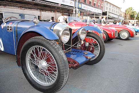 GP di Bari gara di regolarit - 4^ Rievocazione del Gran Premio di Bari lesposizione delle auto storiche nel Paddock, dove appassionati e curiosi possono ammirare i bolidi e auto depoca