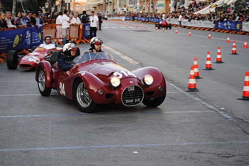 GP di Bari 2015 - Chi ha avuto la fortuna di sostare anche solo per qualche secondo nella zona paddock, ha potuto respirare latmosfera e la magia dei mitici anni 50 al Gran Primo di Bari 2015