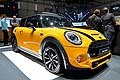 Vista anteriore della Mini Cooper S al Ginevra Auto Show