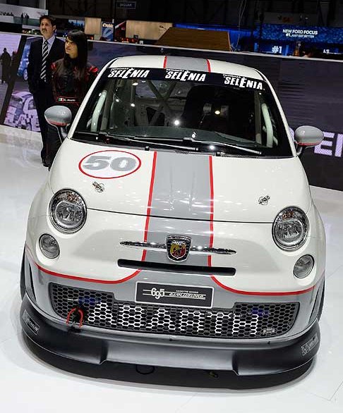 Abarth - Abarth 695 Assetto Corse evoluzione auto da competizione in mostra a Ginevra