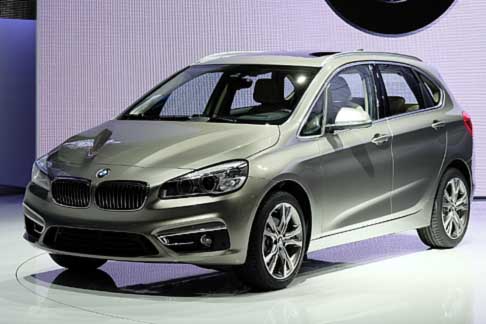 BMW - Finaliste Car of the Year 2015: BMW Serie 2 Active Tourer la monovolume bavarese rappresenta unassoluta novit per la gamma