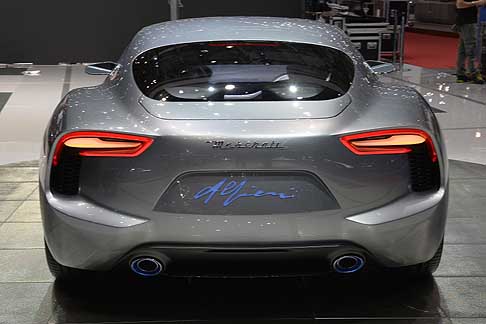 Maserati - Maserati Alfieri concept, si tratta di un prototipo funzionale realizzato presso il Centro Stile Maserati a Torino da un piccolo gruppo di giovani designer di talento guidati da Marco Tencone