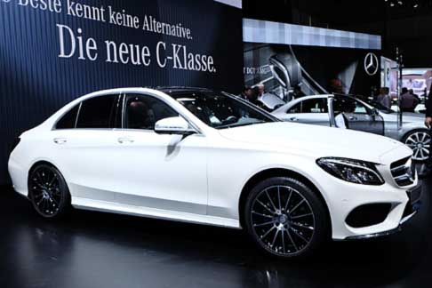 Mercedes - Finaliste Car of the Year 2015: Mercedes-Benz Classe C  una berlina premium tecnologica e stilisticamente interessante