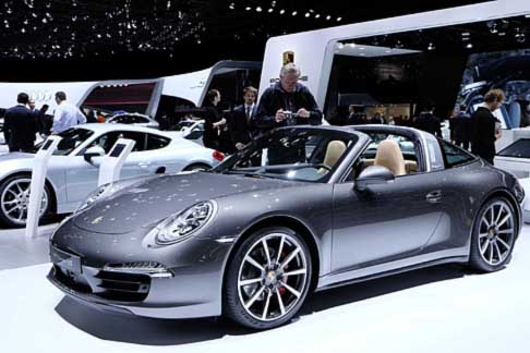 Porsche - Dopo aver sfilato sulla Passerella internazionale di Detroit, la Porsche 911 Targa giunge a Ginevra.