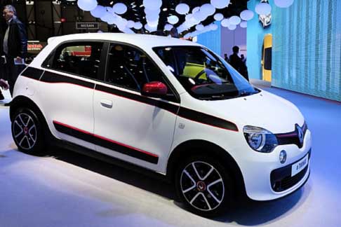 Renault - Finaliste Car of the Year 2015: Renault Twingo si presenta con una personalit spiccata e un design rivisto