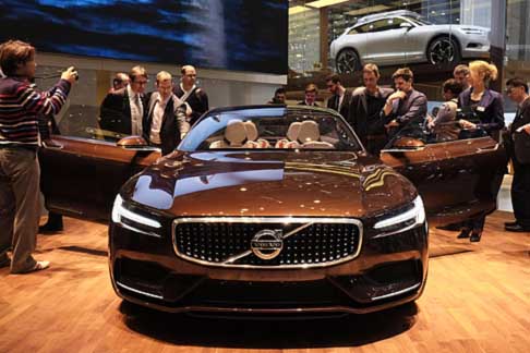 Volvo - La Volvo Concept Estate presenta degli aspetti che la rendono sempre pi vicina a quella che poi sar la versione definitiva