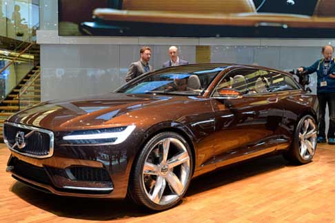 Volvo - Volvo Concept Estate con linee filanti e profilo leggermente ribassato donano a questo concept un aspetto sicuramente sportivo