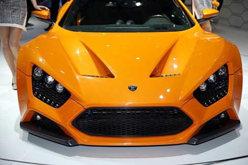 Zenvo - Zenvo ST1 hypercar calandra dotato di differenti mappe: Wet, Sport, Race.