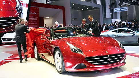 Ferrari - La Ferrari California T offe tante innovazioni in grado di accontentare anche i clienti pi esigenti in termini di divertimento di guida,ma che non intendono rinunciare al comfort tipico di una Grand Tourer.