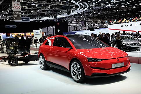 Italdesign Giugiaro - Nello stand di Italdesign Giugiaro a Ginevra viene presentata anche una versione Ducati di Clipper, caratterizzata da colori e grafiche ufficiali Ducati, in omaggio alla prossima stagione iridata. 