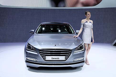 Hyundai - Hyundai Genesis, la nuova berlina Hyundai di fascia alta, appare completamente rinnovata. Prodotta in serie limitata, la vettura offre standard elevati in termini di lusso, prestazioni e comfort.