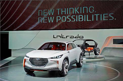 Hyundai - La concept Intrado  una vettura a idrogeno sviluppata dal Centro R&D Europeo di Hyundai a Rsselsheim (Germania), guidato da Peter Schreyer.