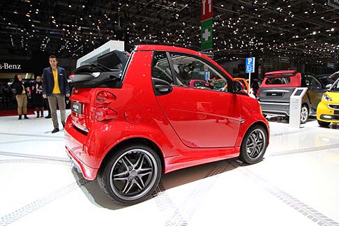 Smart - Tra gli elementi estetici notiamo i proiettori anteriori BRABUS color titanium, cerchi in lega BRABUS Monoblock VII da 16 e 17 pollici.