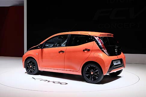 Toyota - Le unit motore della Toyota Aygo si affidano alla versione aggiornata del motore benzina 1.0 litri 3 cilindri, uno dei pi leggeri del segmento, sottoposto a vari affinamenti che ne hanno migliorato le prestazioni
