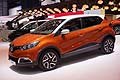 Renault Captur laterale con caputta bianca al Ginevra Motor Show 2013