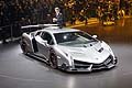 A Ginevra, Lamborghini Veneno adotta il potente V12 da 6,5 litri di cilindrata abbinato alla trasmissione super-veloce ISR.