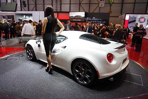 Alfa Romeo - Alfa Romeo 4C Launch Edition con motore quattro cilindri 1750 Turbo Benzina a iniezione diretta da 240 CV 