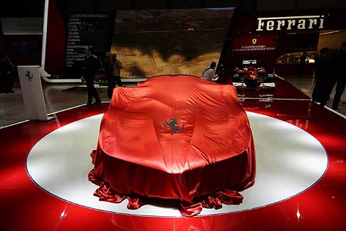 Ferrari Ginevra Motor Show 2013 - Ferrari F150 con il telo al Salone di Ginevra 2013