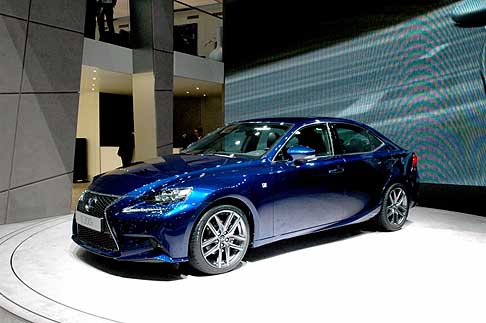 Lexus - Lexus IS 300h berlina di lusso in anteprima europea a Ginevra 2013