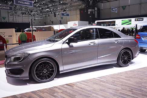 Mercedes - Mercedes CLA berlina sportiva a 4 porte che si ispira alla Mercedes Classe CLS