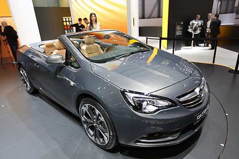 Opel - OPEL Cascada in versione cabriolet