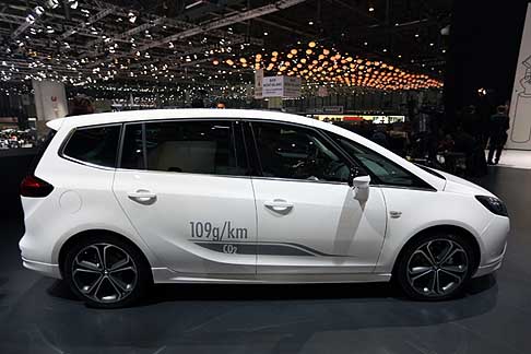 Opel - Opel Zafira Tourer 1.6 CDTi ECOTEC Fiancata larerale presentata a Ginevra 2013