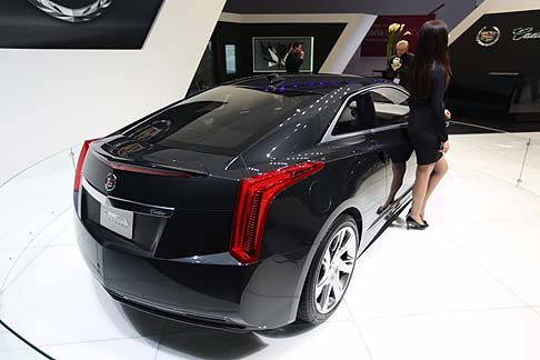 Cadillac - Disponibile sul mercato a partire dai primi mesi del 2014 in Nord America e in seguito negli altri mercati mondiali, compresi quello europeo e cinese, Cadillac ELR rappresenta la sintesi di lusso, ingegneria avanzata e design allavanguardia.